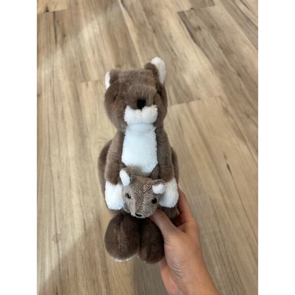 American Girl Kira's Plush Kangaroo and Joey Stuffed Animal Plush Toy Australia - Picture 2 of 6